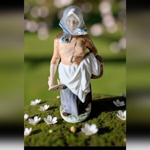 Royal Copenhagen “Milk Maid” Porcelain Figurine. Mint Condition!